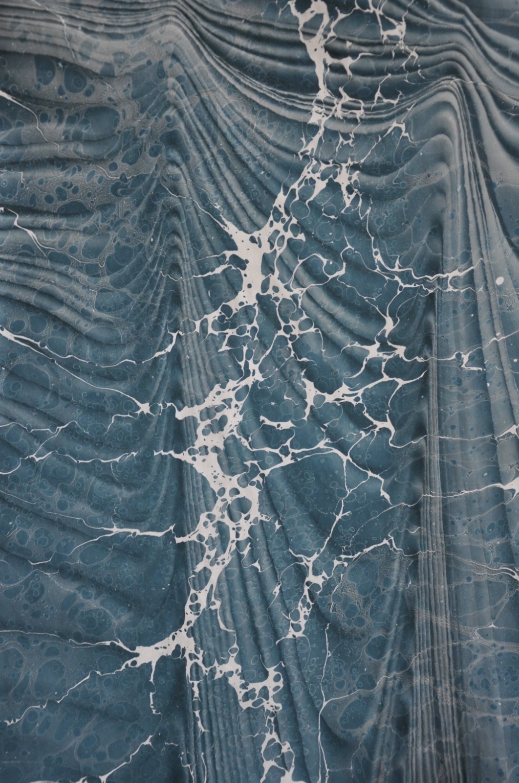 Chromatic Oscillation - Ebru art 2025